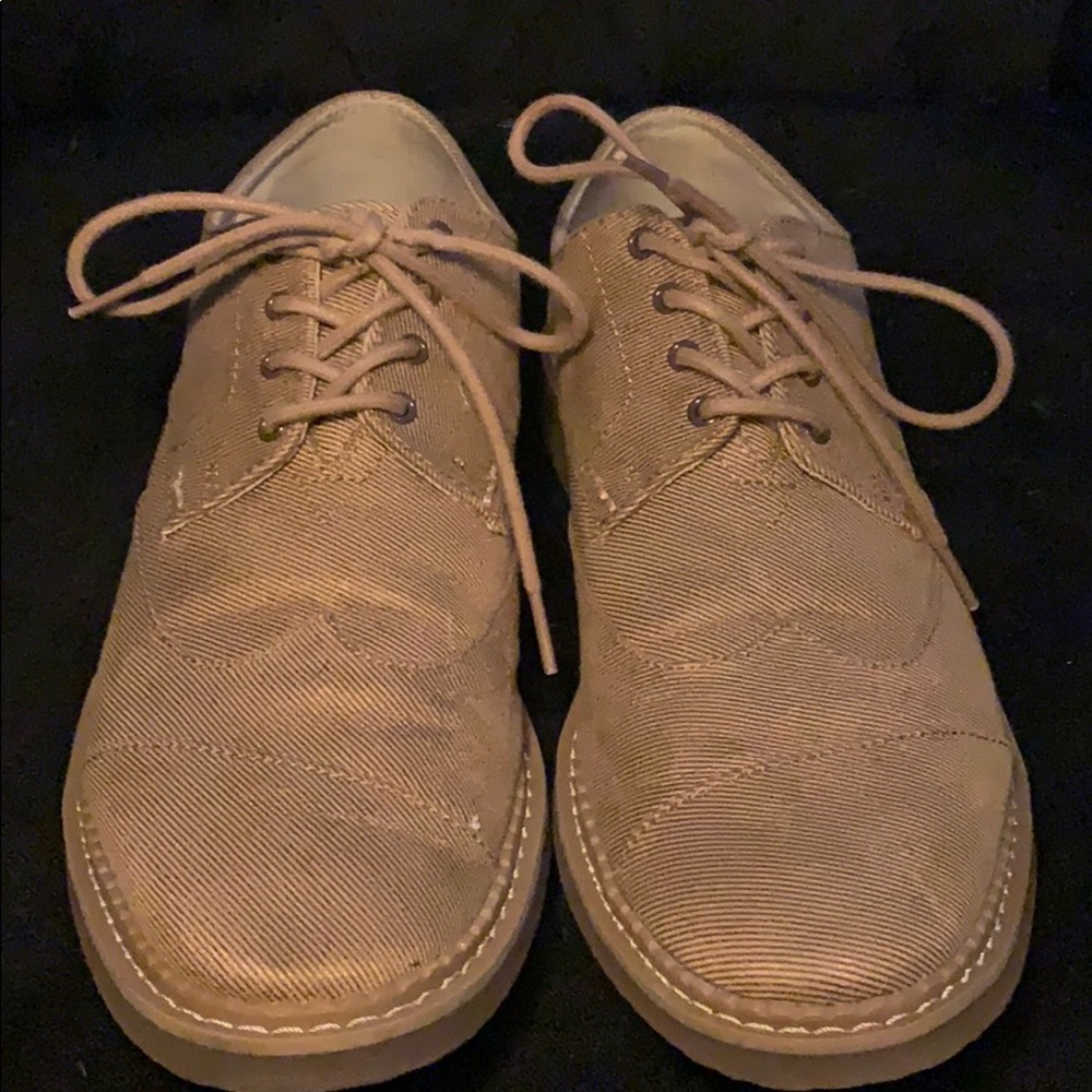 Tom’s Canvas Oxfords
